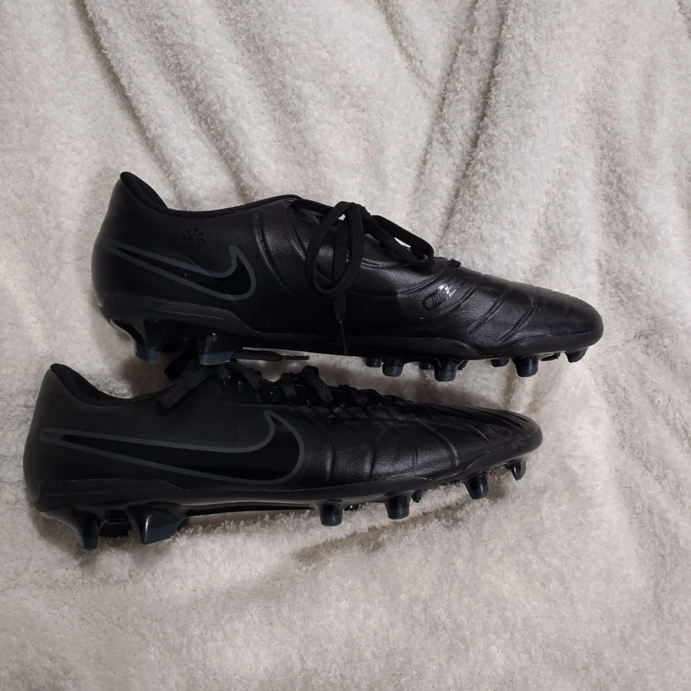 Nike Kids Black Sneakers EUC